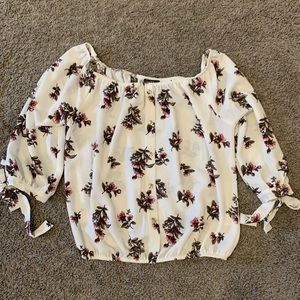 White Floral Top 💐